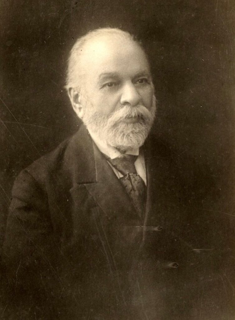 THE FIRST ALBANIAN GOVERNMENT