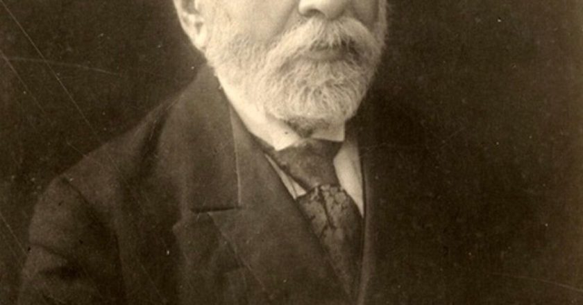 THE FIRST ALBANIAN GOVERNMENT
