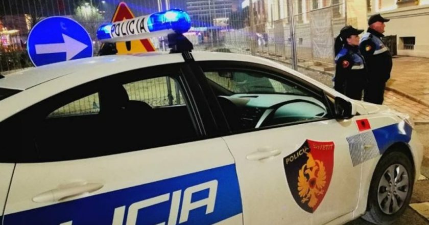 Tjetër rast dhune në Tiranë! Mbante mbyllur familjarët në shtëpi dhe i kërcënonte se do i vriste me sëpatë, arrestohet 66-vjeçari
