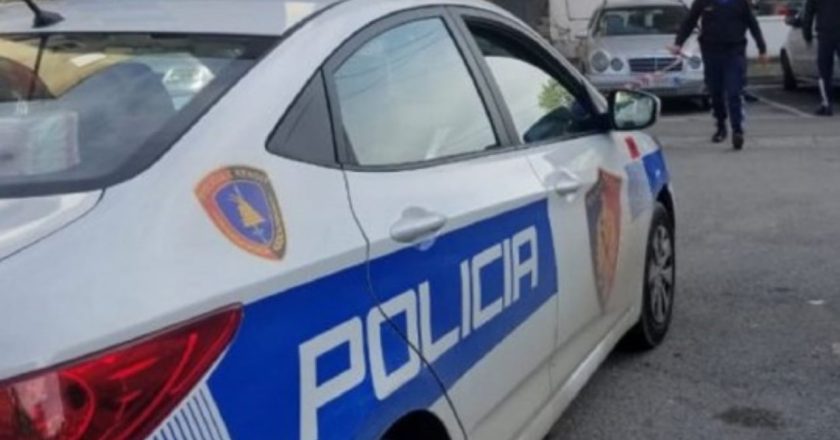 Ushtronte dhunë dhe mbante të izoluar në shtëpi nënën, gruan e vajzën e mitur, arrestohet 35-vjeçari në Tiranë/ I monitoronte me kamera!