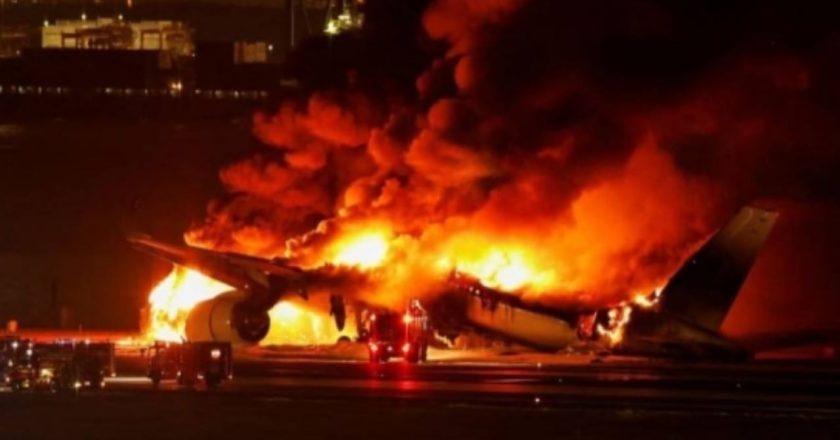 Avioni i “Japan Airlines” përplaset me aeroplanin e mbushur me ndihmat e tërmetit! Shpërthen në flakë, kolaps në vendin e ngjarjes 
