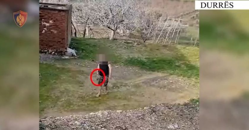 Maminas/ Dhunoi babanë dhe e kërcënoi se do e vriste me sëpatë, 35-vjeçari arrestohet pas disa orësh negociatash