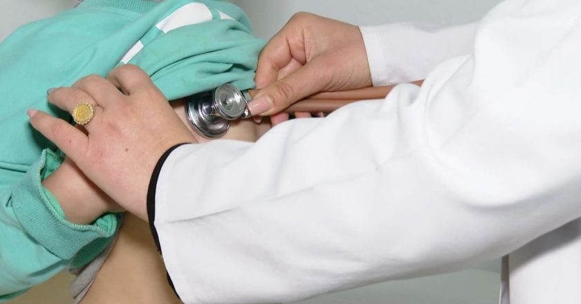 Viruset mbushin qendrat shëndetësore! Mjekët flasin për simptoma më agresive