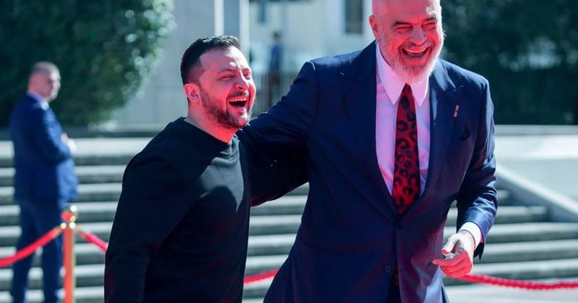 Zelensky në Tiranë, fotot që po bëjnë xhiro në mediat botërore