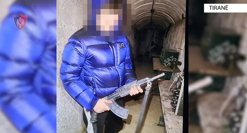 VIDEO/ 16-vjeçari me armë në shkollë, nisin hetimet. Policia shpall në kërkim të atin