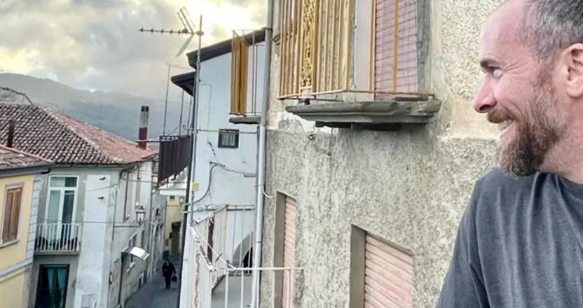 Amerikani blen shtëpi të lirë në fshatin italian por gjen ‘surpriza të mëdha’ brenda (fotot)