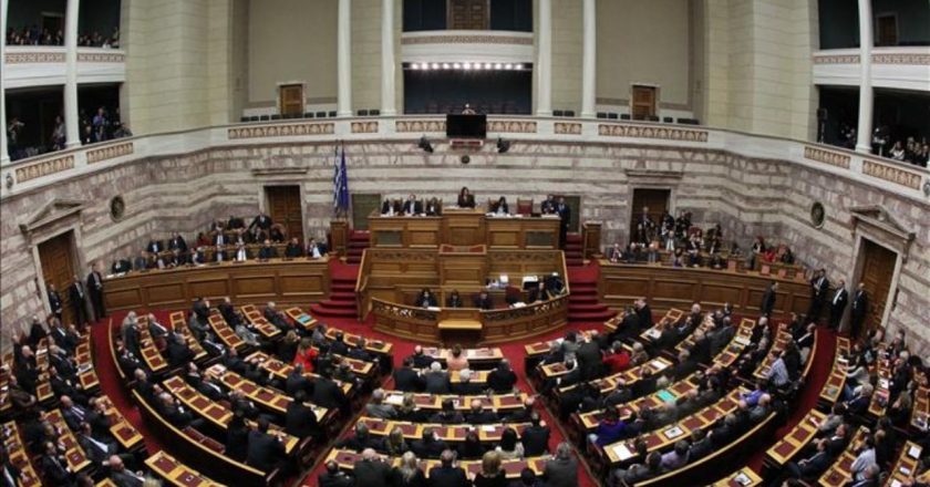 Vendi i parë ortodoks që e lejon, Parlamenti i Greqisë miraton projektligjin për martesat e personave me të njëjtën gjini