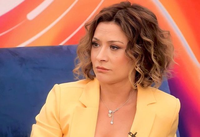 Sot e shfaq fytyrën e vet në një televizion” aktorja shqiptare e thot troç: Në këmbim të një vendi pune, më kërkoi favore s*ksuale
