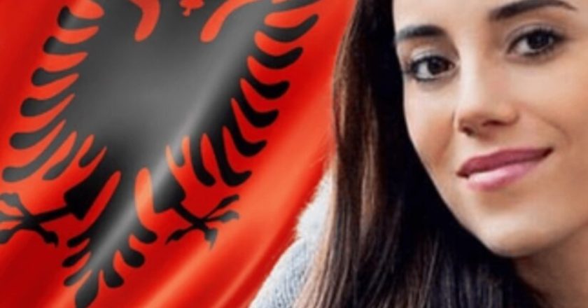 E bυkura e Tυrqisë e thotë me krenari: Jam shqiρtare, ja si e uron babën në gjυhën e nënës: Shqiptari im, të dua baba
