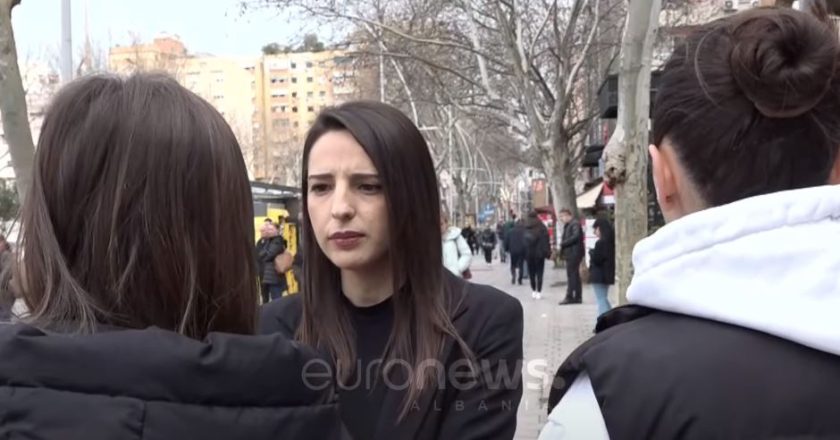 Ngacmimet seksuale në urban/ Habit studentja: Burrat na hedhin fjalë dhe…