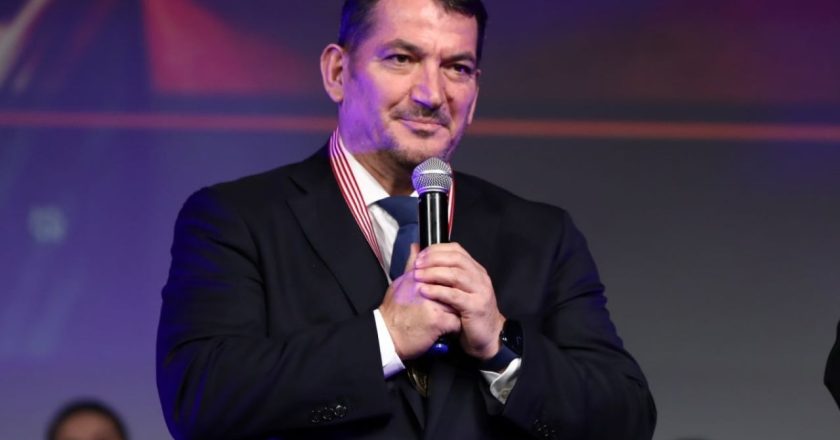 “Në Greqi më shajnë dhe bullizojnë nga mëngjesi në darkë”, kandidati për eurodeputet Pirro Dhima: S’jam shqiptar por kam vëllezër shqiptarë