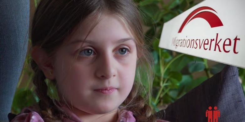Historia që tronditi vendin skandinav, Lisa 9-vjeçare me nënë biologjike shqiptare, detyrohet të deportohet nga familja suedeze që kujdeset për të