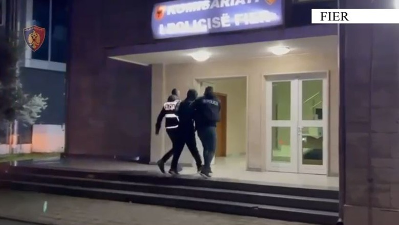 Fier/ Konflikti i çastit për pak sa nuk u kthye në tragjedi, policia kap në kohë 25-vjeçarin! Sekuestrohet kallashnikovi -Çkemi News