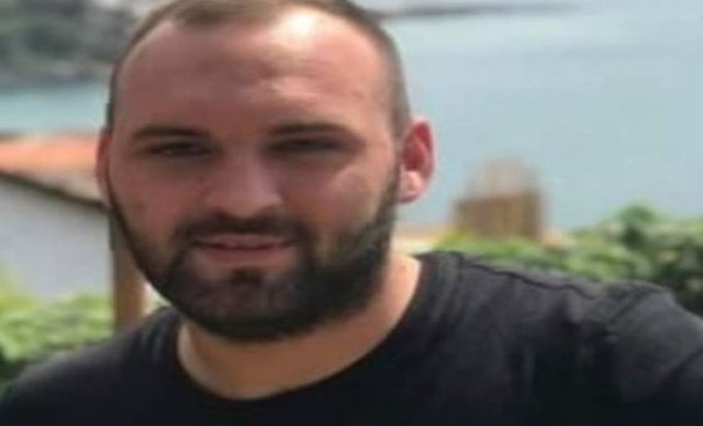 “Kemi bërë 4 arkivolë, nusen do e përcjellim me 3 fëmijët”, flet vëllai i Ergys Arrazit-Çkemi News