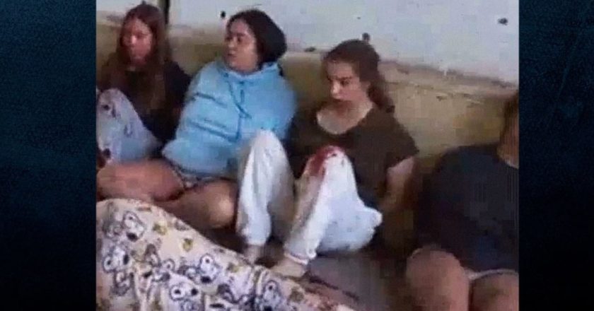 Këto mund të jenë ato që mund të mbeten shtatzënë”/ VIDEO monstruoze të grave të mbajtura peng nga Hamasi, shihen me gjak dhe…-Çkemi News