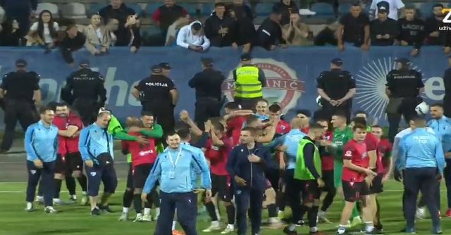 E BUJSHME/ Skuadra shqiptare shkruan historinë në elitën e futbollit malazez, fiton për herë të parë titullin kampion-Çkemi News