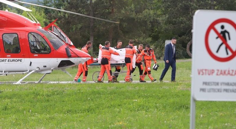 Shkrimtari i njohur e qëlloi disa herë me armë, dalin pamjet kur kryeministri sllovak transportohet me helikopter në spital, pranë i qëndrojnë…-Çkemi News