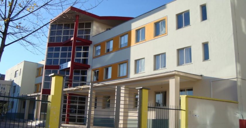 “Gjaku i mësuesve do të derdhet në shkolla”, alarmi për bomba nëpër shkolla ngre në këmbë Policinë e Shtetit, rezulton…-Çkemi News