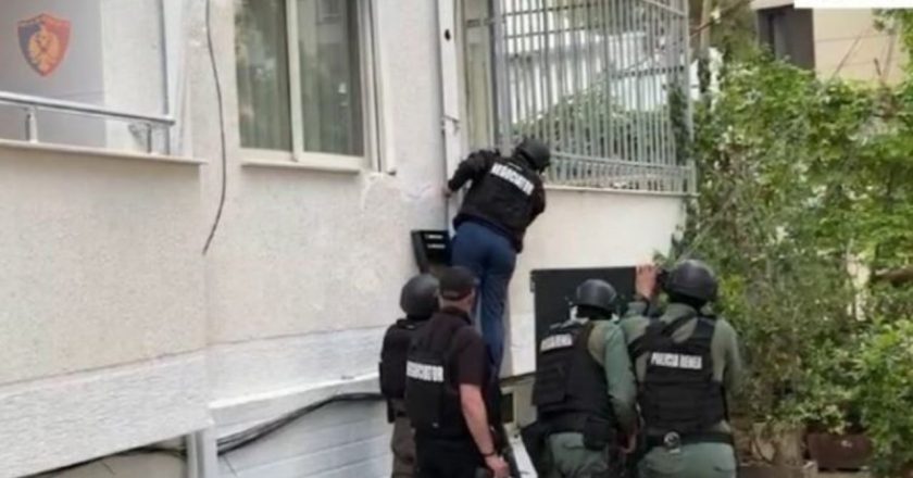 DETAJET/ Mori peng dy fëmijët e tij të mitur në Durrës, babai 40-vjeçar një njeri i dhunshëm! Gruaja e tij ka pasur…-Çkemi News