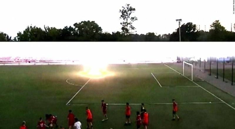 Tragjedi në futboll, rrufeja vret trajnerin dhe pIagos disa të tjerë -Çkemi News