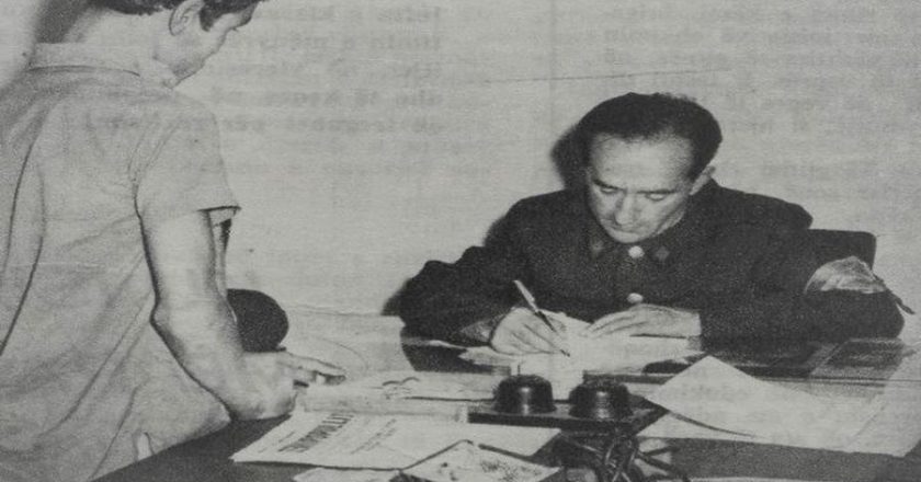 “Pasi torturonte ndonjë, shkonte te banakierja bionde e hotelit”/ Historia e rrallë e hetuesit që i çoi telegram ngushëllimi Enver Hoxhës për Mehmet Shehun-Çkemi News