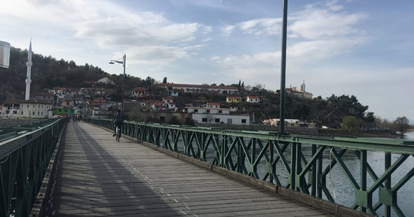 Gruaja i jep fund jetës, hidhet nga ura e Bunës/ Policia gjen trupin e pa jetë, dyshohet se ishte në gjendje të rënduar psikologjike-Çkemi News