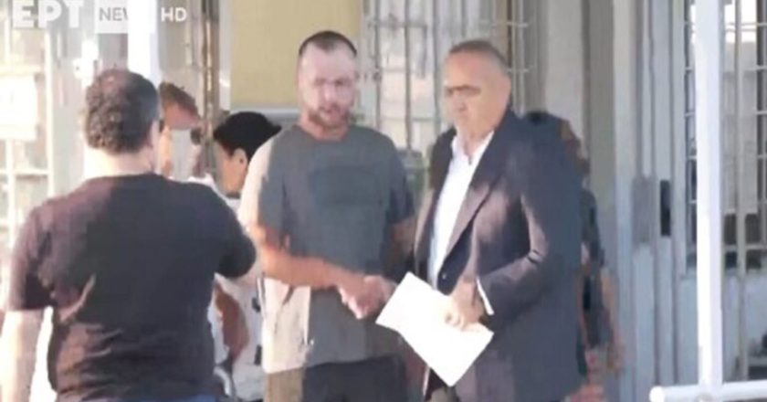 Fredi Beleri del nga burgu për t’u betuar si eurodeputet në PE, flet për mediat greke: Jam i lumtur-Çkemi News