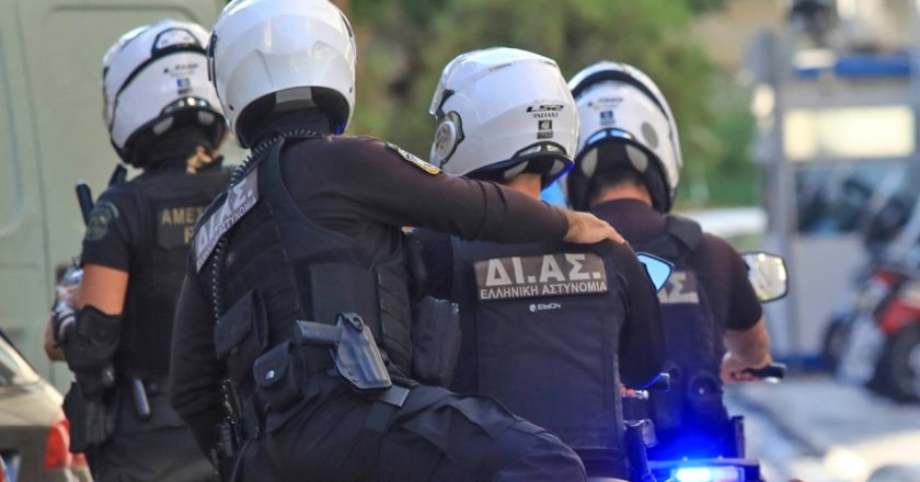 Atentat që në mëngjes në Athinë, viktima u qëllua në ecje-Çkemi News
