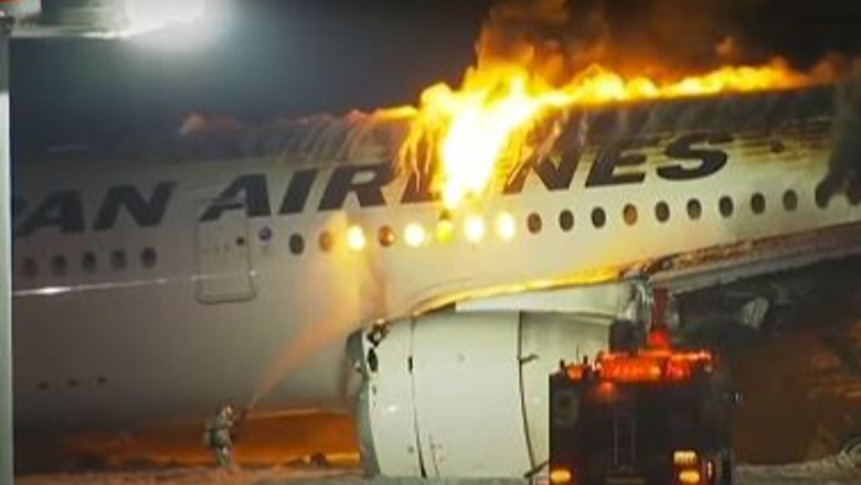 Shpërthim brenda një avioni, anulohet udhëtimi, pasagjerët të shokuar,momente paniku në…-Çkemi News