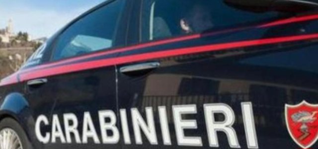 Krim në familje, burri vret gruan dhe plagos djalin në Itali-Çkemi News