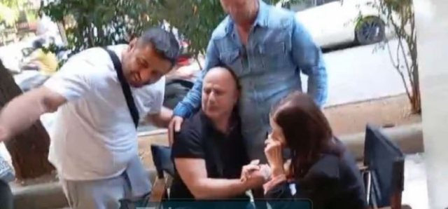 “E njoha menjëherë, është ai”, lot dhe emocione: Nëna shqiptare gjen djalin e saj në Greqi pas 20 vitesh-Çkemi News