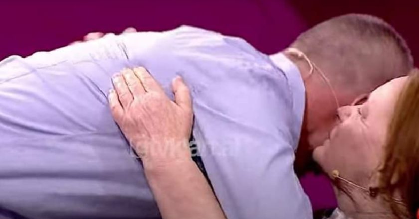 Gjen nënën biologjike pas 44 vitesh/ Video -Çkemi News