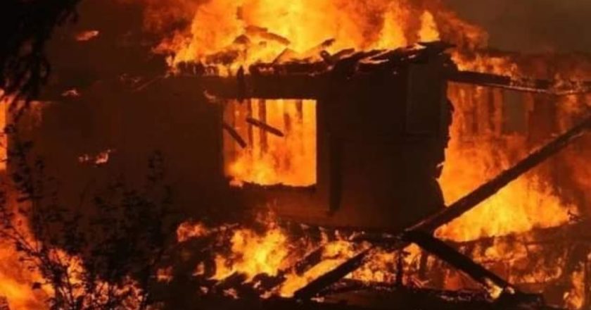TRAGJEDI NË VEND/ Nënë e bir humbin jetën. Djali shpëtoi gruan, kur u fut në flakë të nxjerrë nënën u dogj edhe vetë -Çkemi News