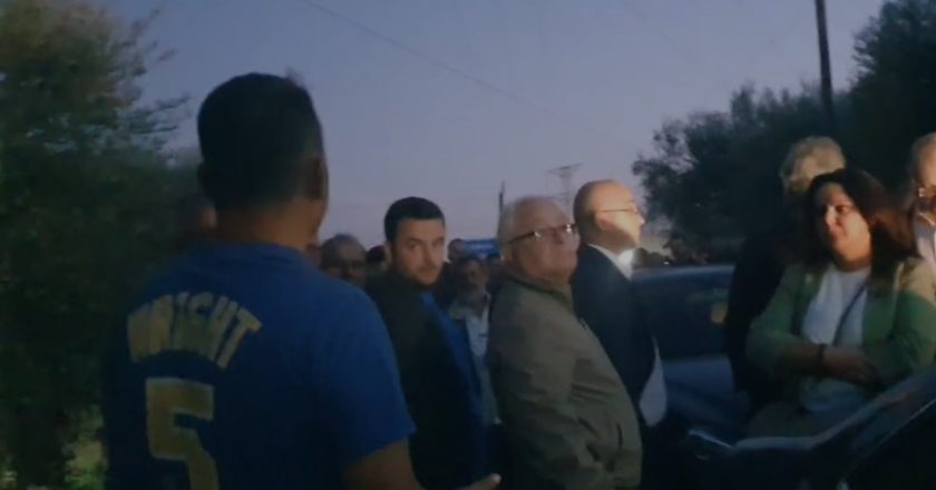 “Protestoni, por ç’faj kemi ne të qëndrojmë në rrugë?”/ Nisin përplasjet e para mes demonstruesve dhe drejtuesve të mjeteve-Çkemi News