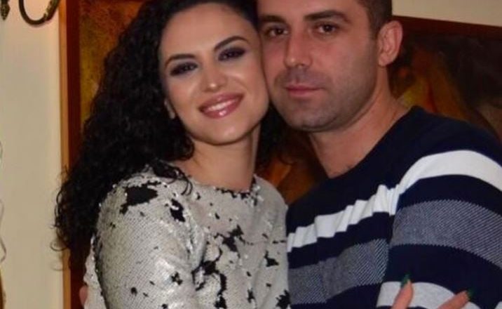 U vetëvra me armën e shërbimit, Sheila Haxhiraj reagon pas vdekjes së të vëllait: O dielli im! Më mungon që tani…-Çkemi News
