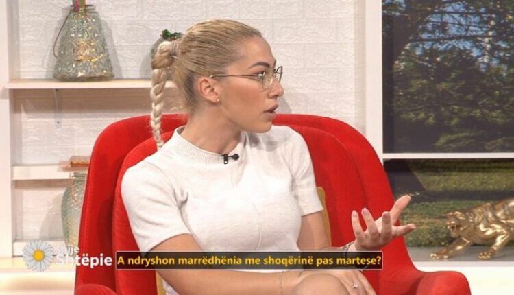 Habit gazetarja shqiptare: Kam fjetur në një shtrat me shokun e ngushtë. Burri ka ndenjur 2 javë me Bleona Qeretin-Çkemi News