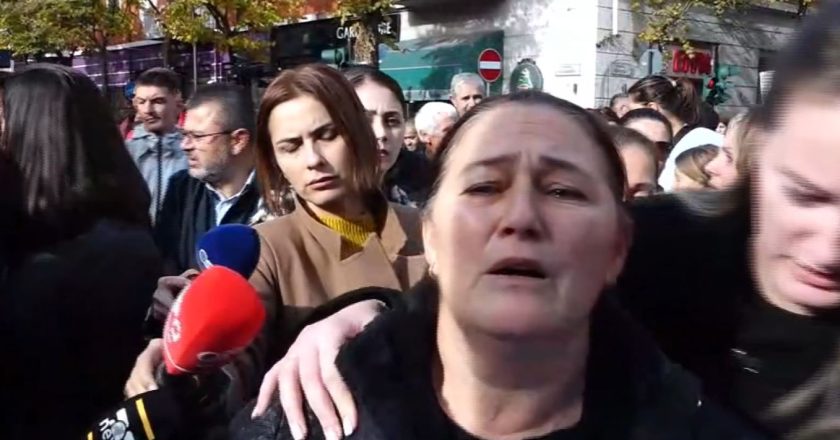 Dhimbje! Tezes se Martinit i bie te fiket ne proteste: Mos me jepni uje, Martini ka 4 dite qe nuk pi, -Çkemi News