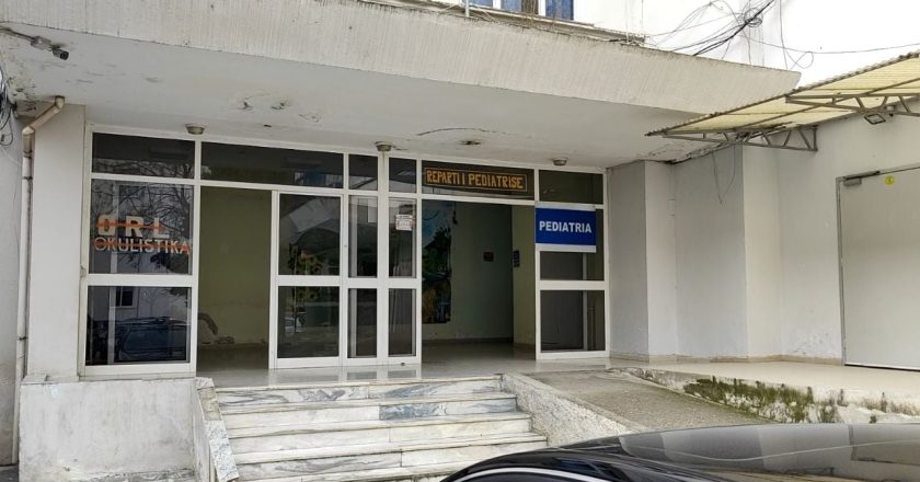 Gjashtë vjeçari humb jetën në spitalin e Lushnjës, “pësoi arrest kardiak sapo u fut në ambulancë për Tiranë”-Çkemi News