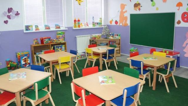 Dhunimi i 3-vjeçarit në kopsht/ Procedohet bashkëshorti i edukatores së shpallur në kërkim, kërcënoi babanë e të miturit-Çkemi News