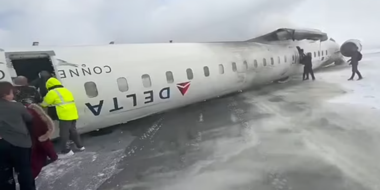 Rrëzohet avioni në Toronto, pamjet tronditese në pistën e aeroportit-Çkemi News
