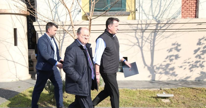 Prokurori është në konflikt interesi me Veliajn se i mori leje ndërtimi”, avokati Maks Haxhia: “Duhet të kishte dhënë vetë dorëheqjen; Në 42 vite karrierë s’e kam parë gjë të tillë”-Çkemi News
