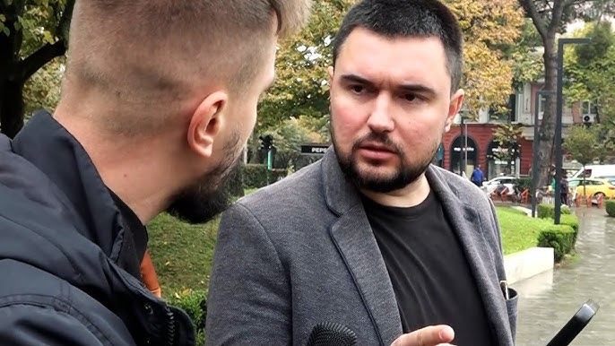 “Mashtruesi” kërcënon gazetarin: Ik largohu se do e marr personale me ty-Çkemi News