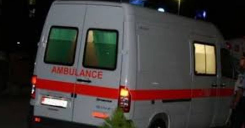 EMRI/ Ngjarje e rëndë në Sarandë, burri godet me thikë në bark bashkëshorten-Çkemi News