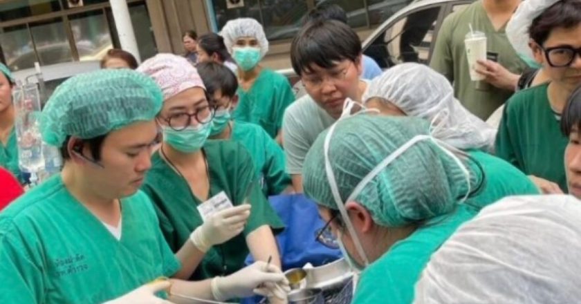 FOTOLAJM/ Tërmeti në Bangkok, gruaja lind foshnjën në rrugë-Çkemi News