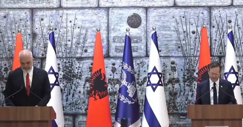 Po e marr në emër të gjithë shqiptarëve”, nderimi me medalje presidenciale, Rama nga Izraeli: Ne pranuam të dorëzojmë arin te nazistët, por jo hebrenjtë-Çkemi News