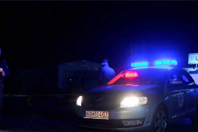 Lajmi Fundit; Dhunë në familje/ Vëllai plagos vëllain në Divjakë, autori largohet nga vendngjarja-Çkemi News