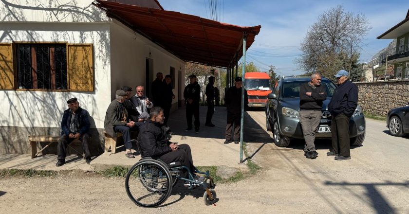 Fermerët në Maliq paralajmërojnë bojkot të zgjedhjeve: Kemi dëme nga temperaturat e ulëta, qeveria të na plotësojë kërkesat-Çkemi News