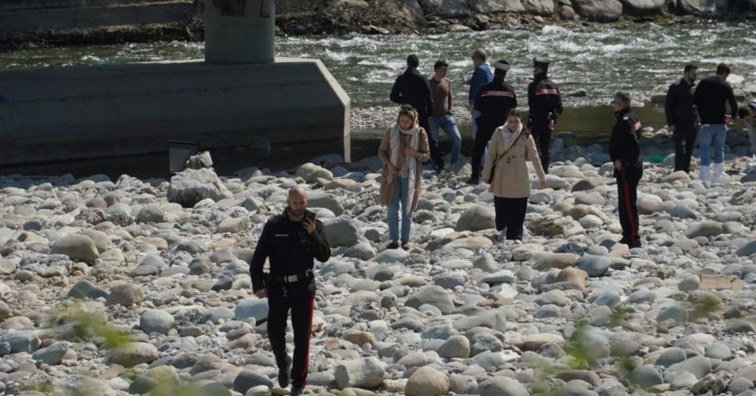 Tragjike në Itali! Gjysmë e zhveshur dhe e mbuluar me shenja, gjendet trupi i pajetë i një gruaje në brigjet e lumit Serio-Çkemi News