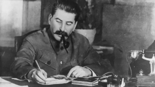 “Musolini, Hitleri dhe Stalini, ua kaluan edhe sulltanëve, për gratë me të cilat shkuan; apo me bashkëshortet e shokëve të tyre, si…”-Çkemi News