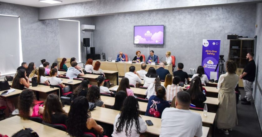 Një në 5 të rinj pranon se është bullizuar online, One Albania mbështet studimin-Çkemi News